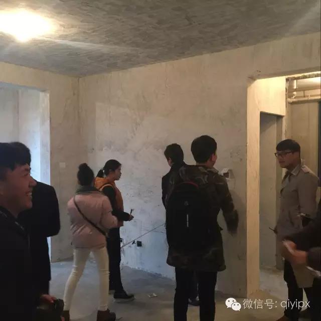 11月22日奇翼室內(nèi)設(shè)計(jì)學(xué)員綠地6號(hào)地塊量房現(xiàn)場實(shí)踐課